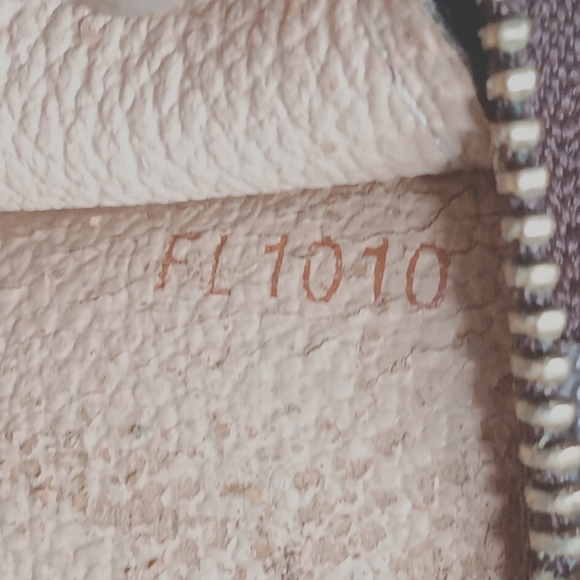 Louis Vuitton Monogram Bucket Pouch PM M47546 - Picture 8 of 16